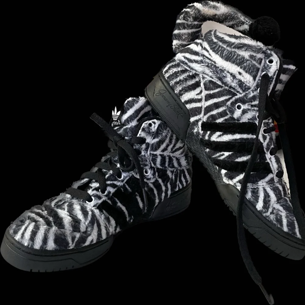 adidas gazelle silver green womens Adidas Jeremy Scott Zebra Black & White Sneakers – único13